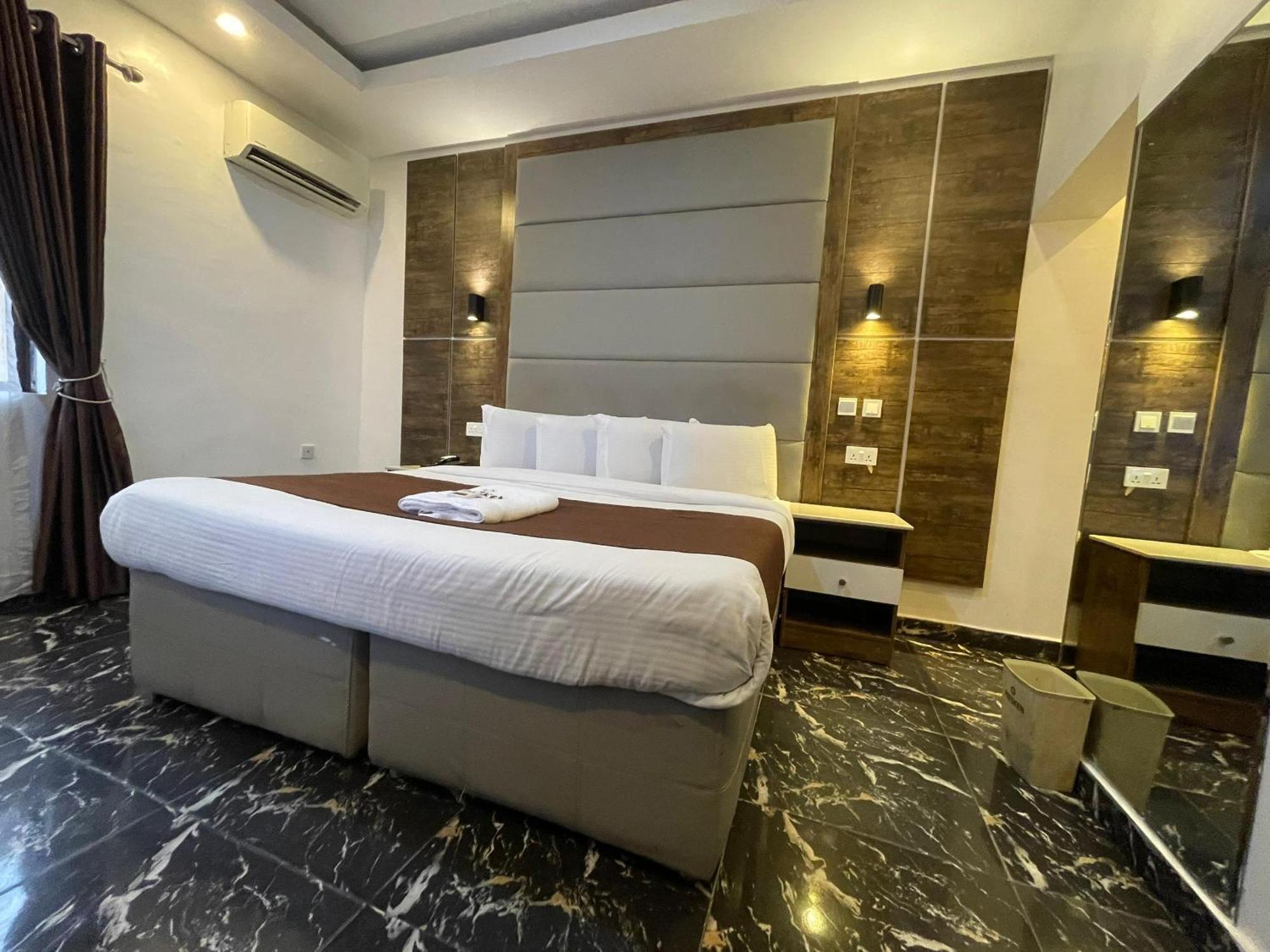 Presken Hotels @Fajodd-4 Ikeja Bagian luar foto